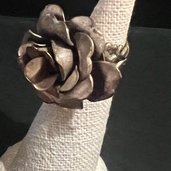 Metal handmade flower ring. Adjustable. Gorgeous. - Picture 7 of 7